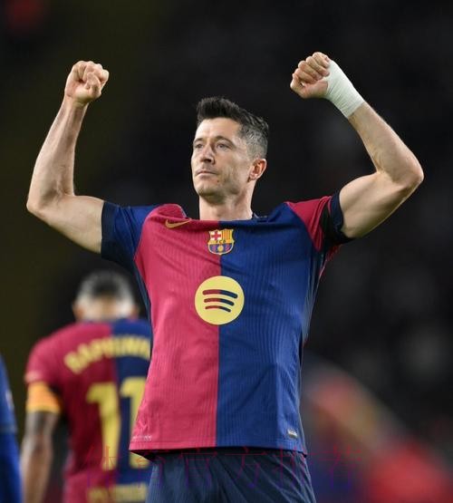 莱万倾向于加盟皇马 即使薪资可能有所下降